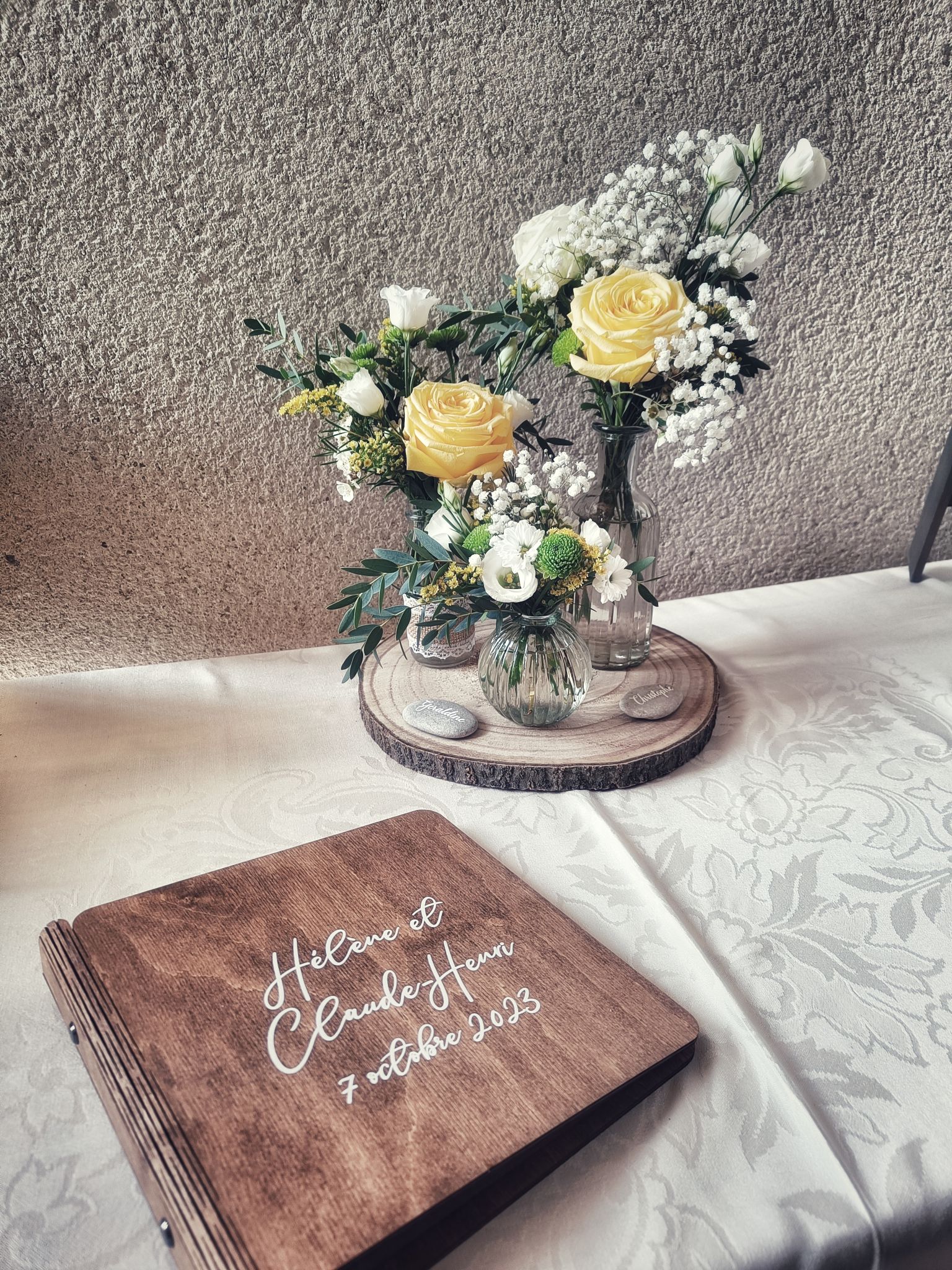 Mariage jaune blanc livre d'or bois